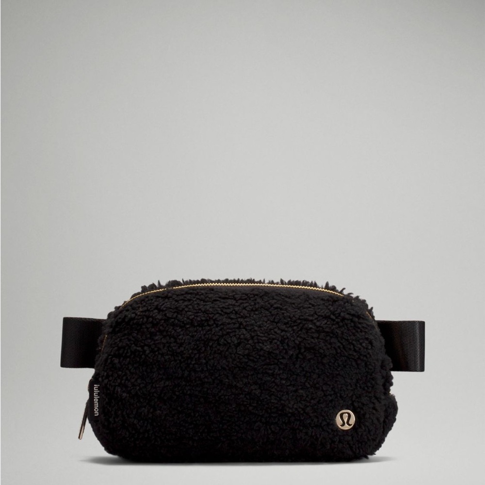 Lululemon everywhere fleece felt bag brand new black